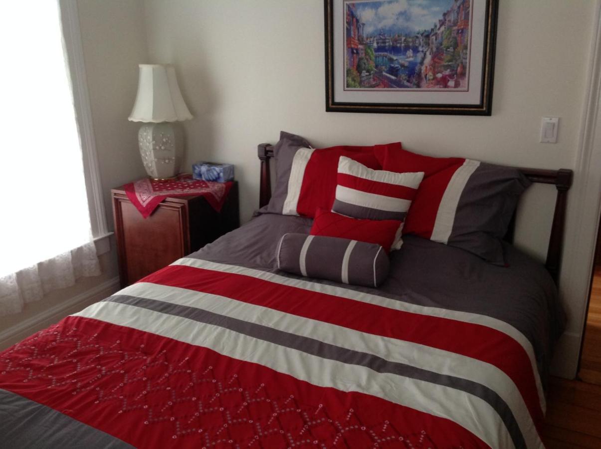 The Yellow House Bed & Breakfast Stanstead Plain Exterior foto