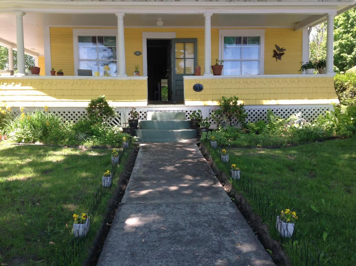 The Yellow House Bed & Breakfast Stanstead Plain Exterior foto