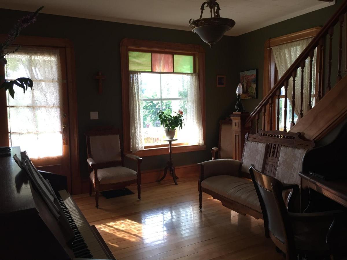 The Yellow House Bed & Breakfast Stanstead Plain Exterior foto