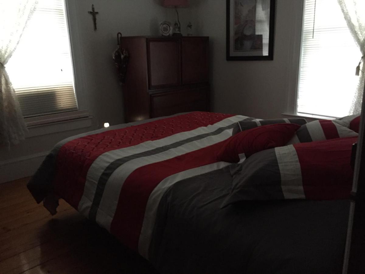The Yellow House Bed & Breakfast Stanstead Plain Exterior foto