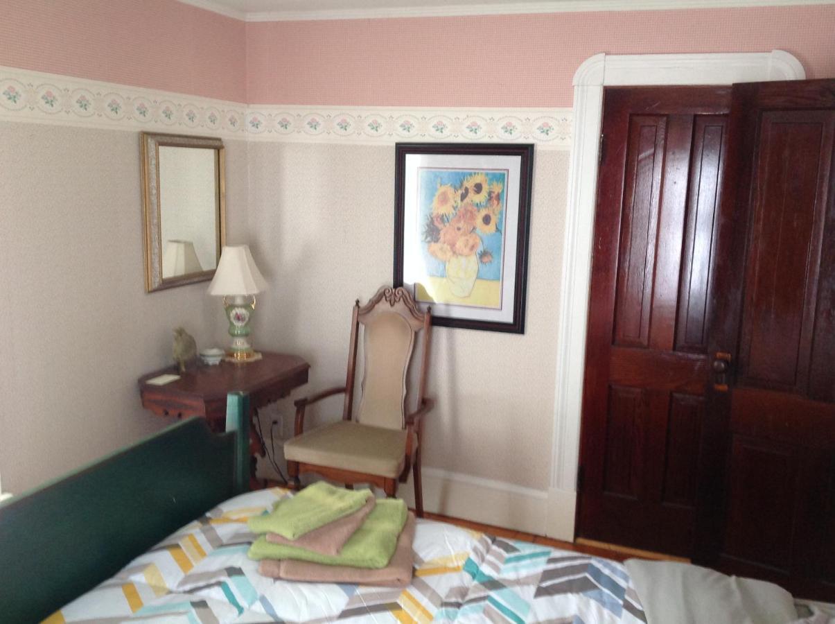 The Yellow House Bed & Breakfast Stanstead Plain Exterior foto