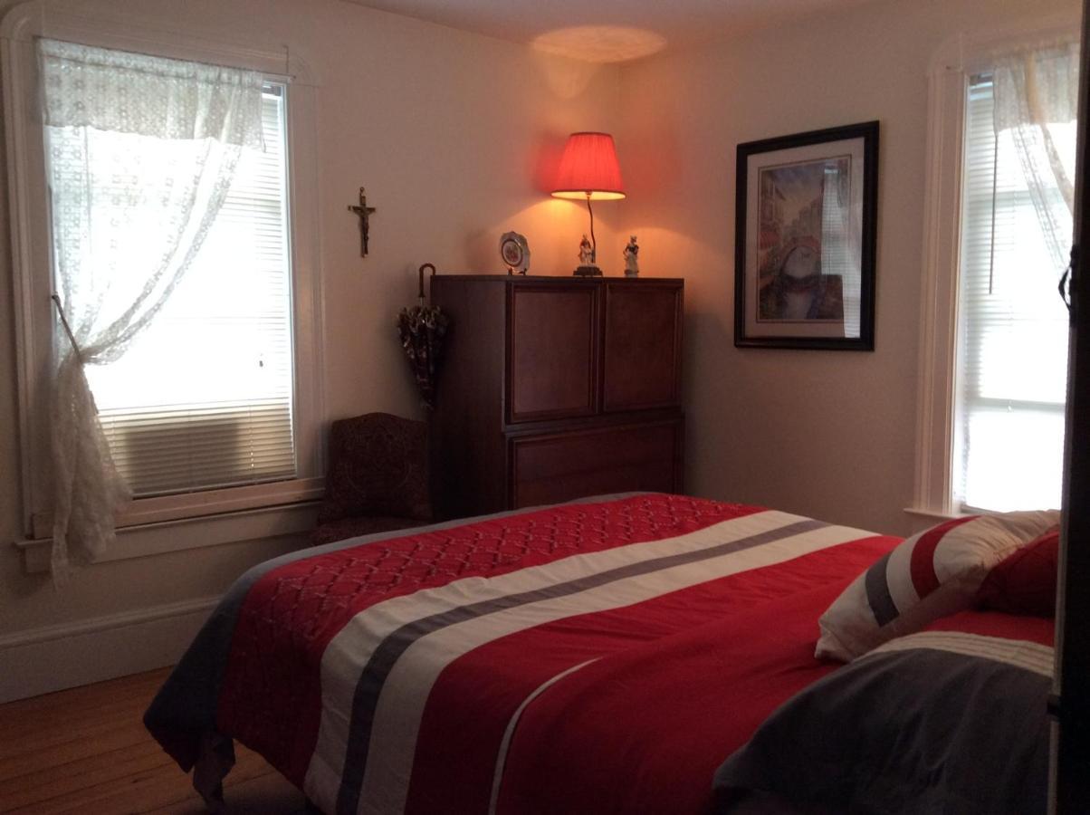 The Yellow House Bed & Breakfast Stanstead Plain Exterior foto
