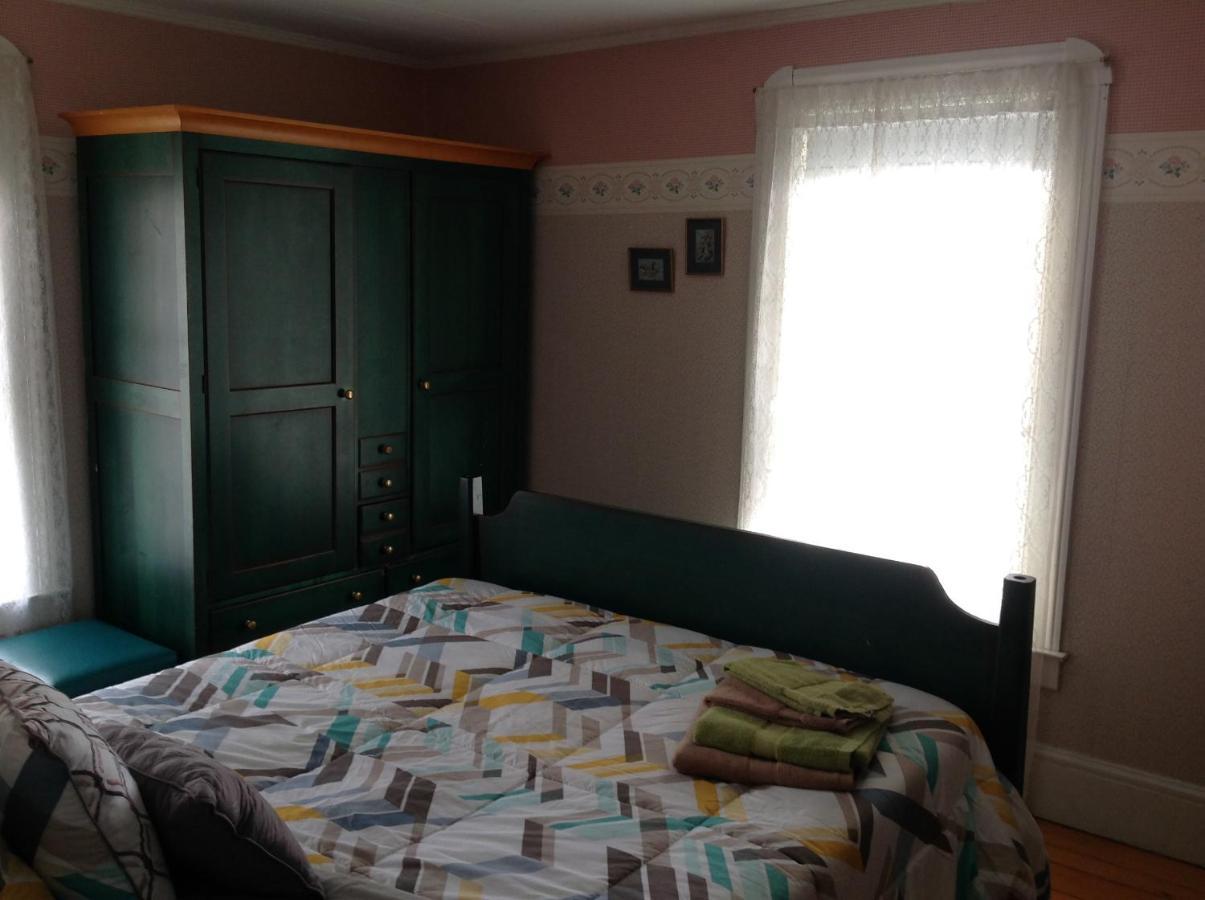 The Yellow House Bed & Breakfast Stanstead Plain Exterior foto