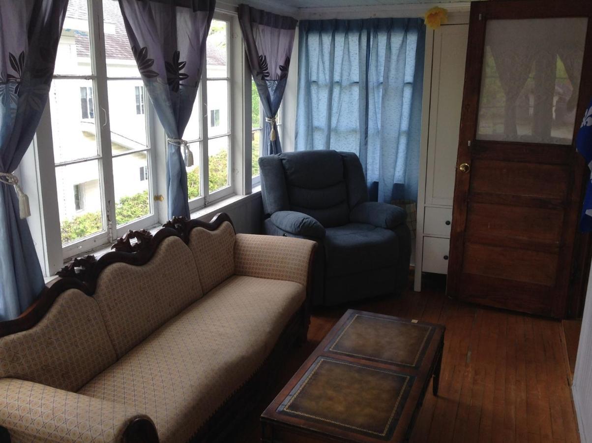 The Yellow House Bed & Breakfast Stanstead Plain Exterior foto